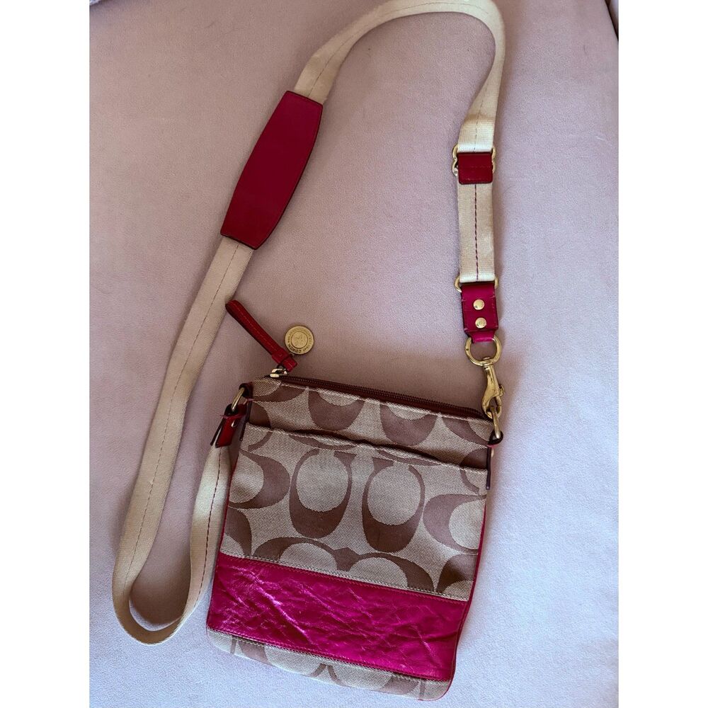 Y2K Coach Crossbody Signature C with Hot Pink leather trim, Shoulder strap